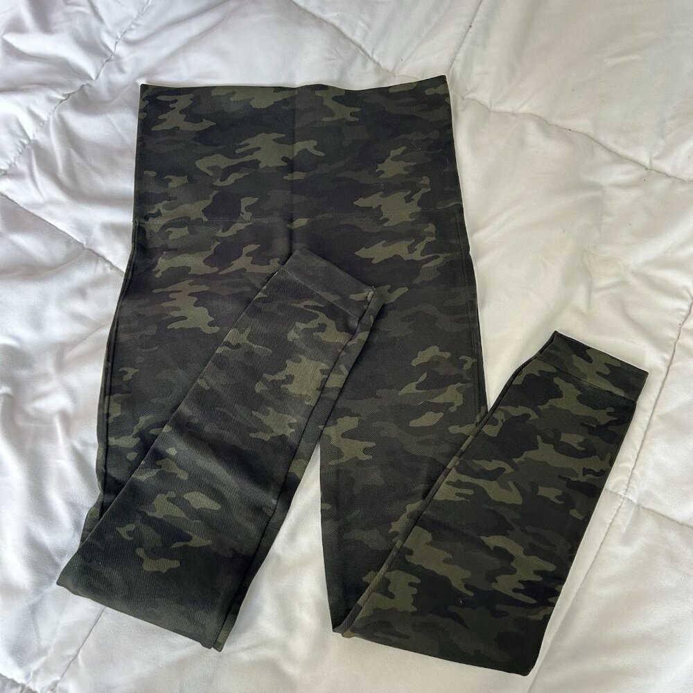 Spanx Seamless Look At Me Now Leggings Cropped Womens Small Green Camo Active